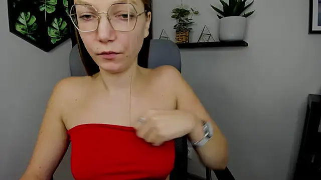 EmillyPlay online show from 8, 1, 2025