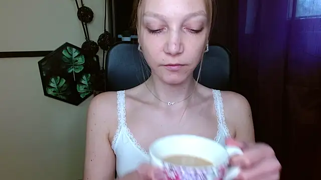 Snapshot of EmillyPlay chatting on 21, 4, 2026 EmillyPlay online show from 21, 4, 2026