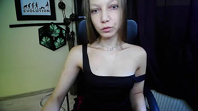 EmillyPlay online show from 10, 7, 2026