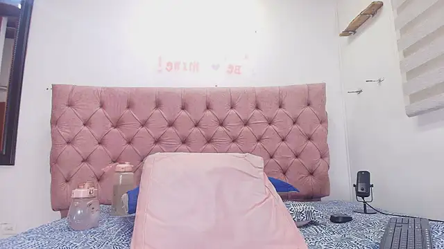 Snapshot of diane_di chatting on 13, 9, 2025 diane di online show from 13, 9, 2025