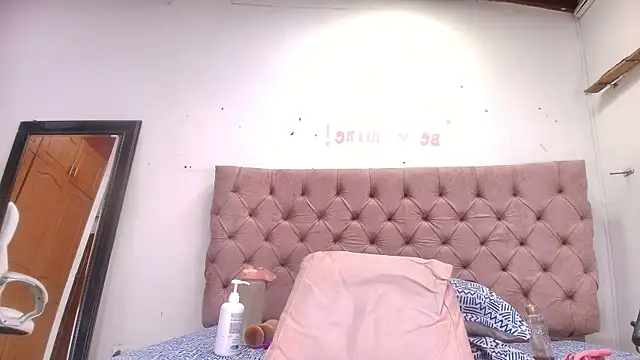 Snapshot of diane_di chatting on 8, 11, 2025 diane di online show from 8, 11, 2025