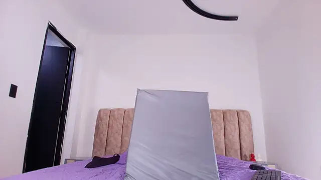 Snapshot of diane_di chatting on 14, 11, 2025 diane di online show from 14, 11, 2025