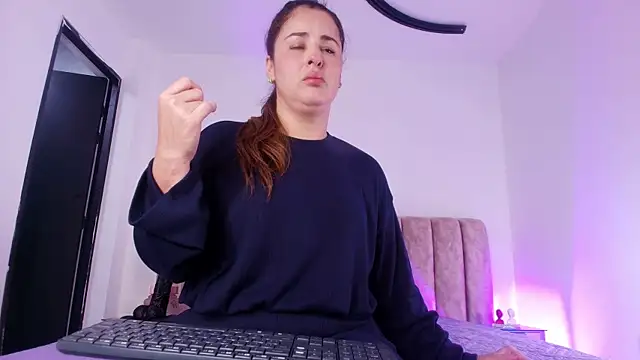 Snapshot of diane_di chatting on 19, 11, 2025 diane di online show from 19, 11, 2025