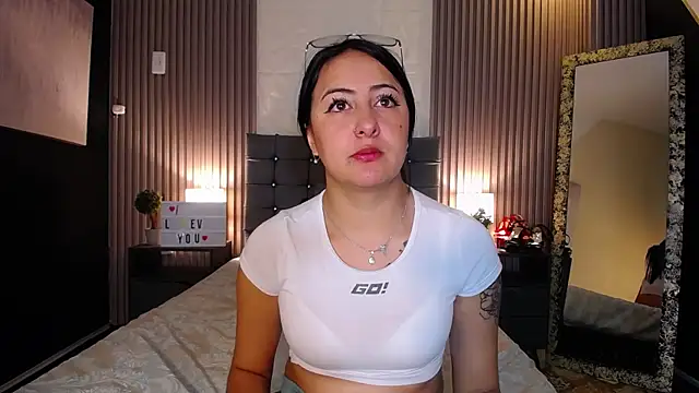 isabella smith  online show from 10, 12, 2024