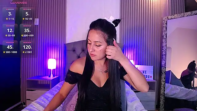 isabella smith  online show from 15, 1, 2025