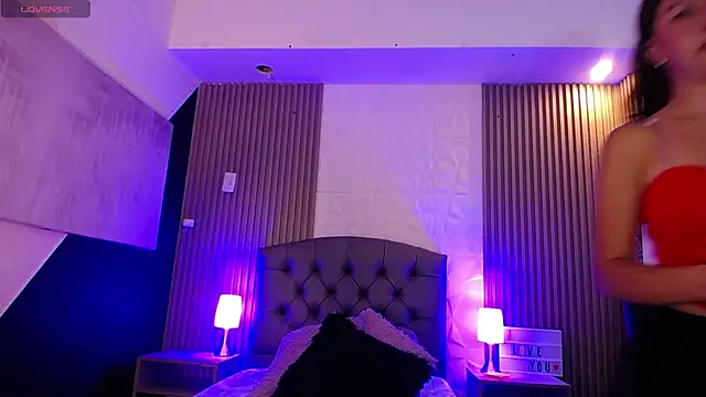 isabella smith  online show from 4, 2, 2025