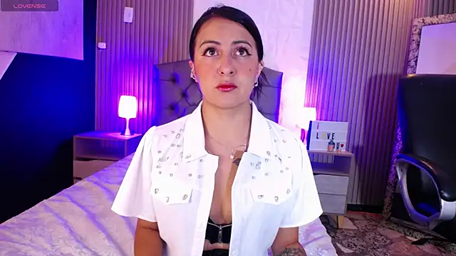 isabella smith  online show from 8, 2, 2025