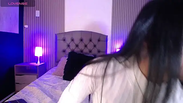 isabella smith  online show from 22, 2, 2025