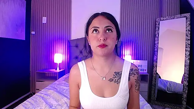 isabella smith  online show from 4, 3, 2025