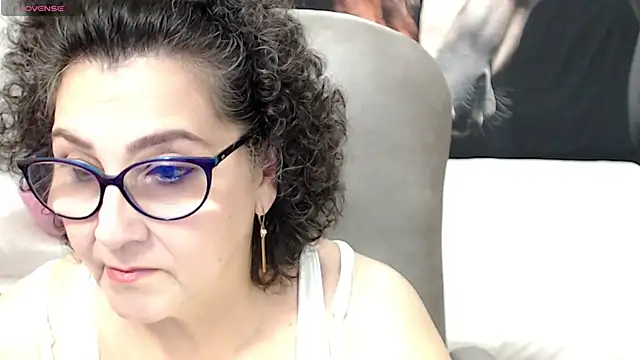 Snapshot of cataleya_mom chatting on 25, 2, 2025 cataleya mom online show from 25, 2, 2025