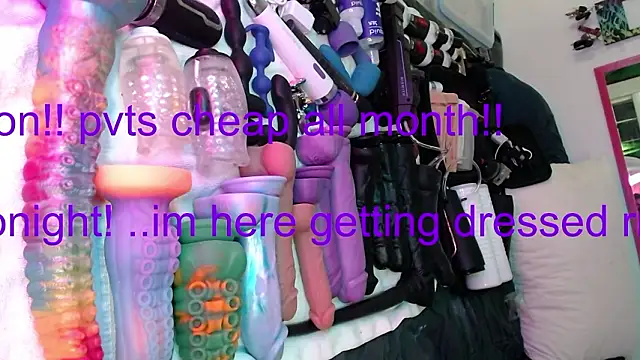 Snapshot of famousALYX chatting on 8, 2, 2026 famousALYX online show from 8, 2, 2026