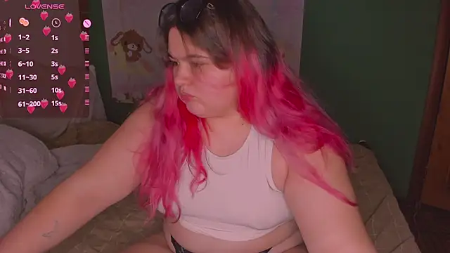 Freakcute  online show from 4, 3, 2025