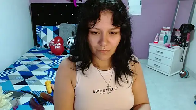 Snapshot of soniafuckboobs chatting on 14, 3, 2025 soniafuckboobs online show from 14, 3, 2025