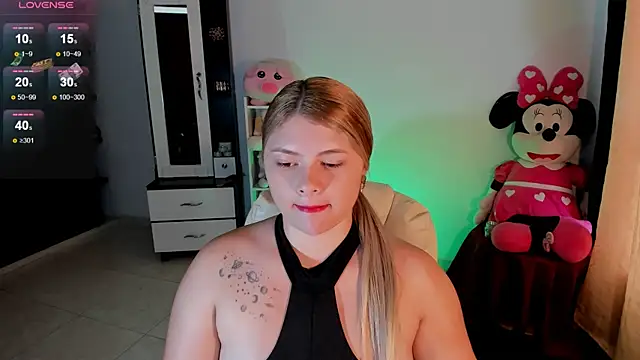 chloejones   online show from 3, 3, 2025