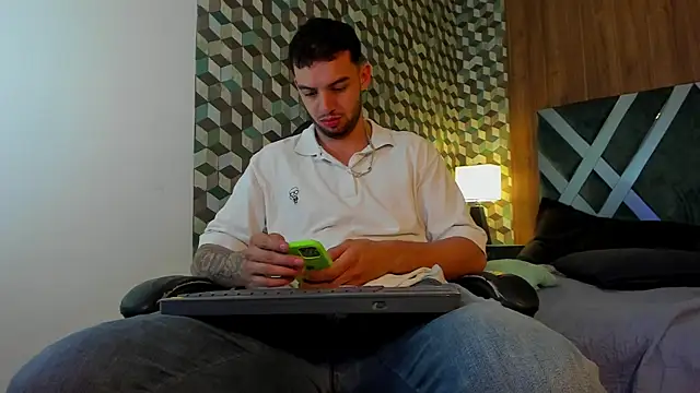 Michael magno online show from 2, 3, 2025