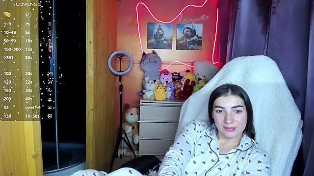 Fiery Brunette  online show from 7, 11, 2025