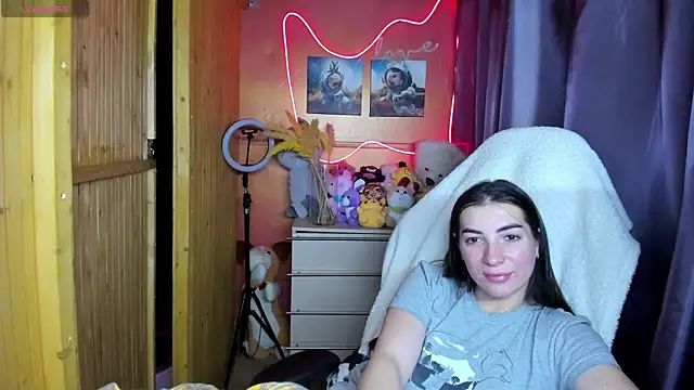 Fiery Brunette  online show from 30, 11, 2025