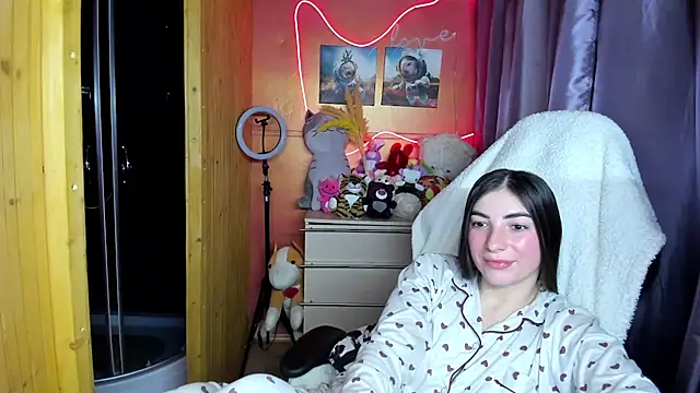 Fiery Brunette  online show from 18, 1, 2026