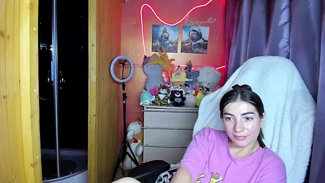 Fiery Brunette  online show from 10, 4, 2026