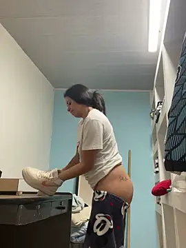 hannahb-e online show from 15, 2, 2025