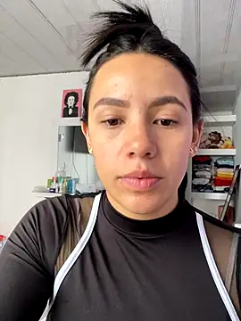 hannahb-e online show from 8, 9, 2025