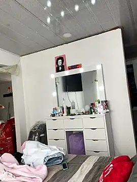 hannahb-e online show from 12, 9, 2025