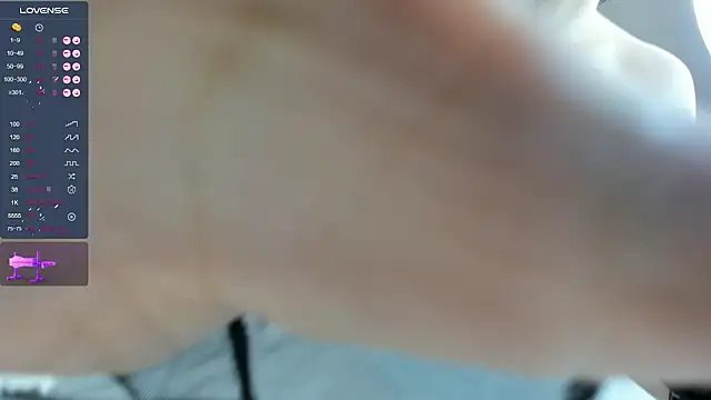 Liu Yifei  online show from 10, 10, 2025