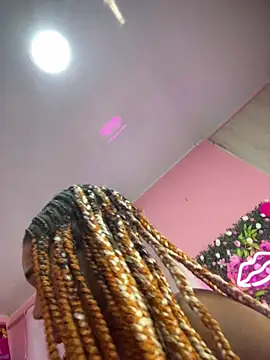 shenielxx online show from 23, 6, 2026