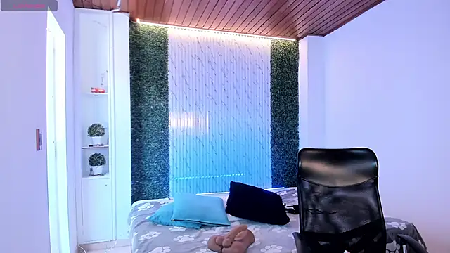 victoria mooree online show from 9, 3, 2026