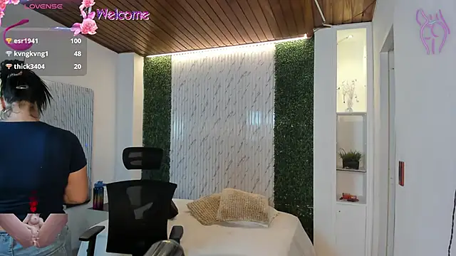Snapshot of victoria_mooree chatting on 11, 6, 2026 victoria mooree online show from 11, 6, 2026