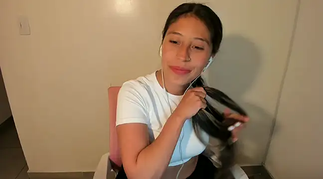 kiaraowen online show from 13, 2, 2025