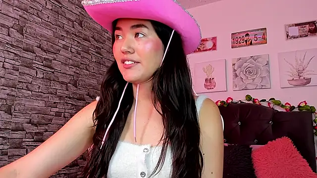 Snapshot of olivia22love chatting on 23, 12, 2024 olivia22love online show from 23, 12, 2024