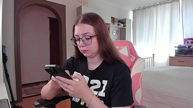Snapshot of elisejays chatting on 20, 3, 2025 elisejays online show from 20, 3, 2025