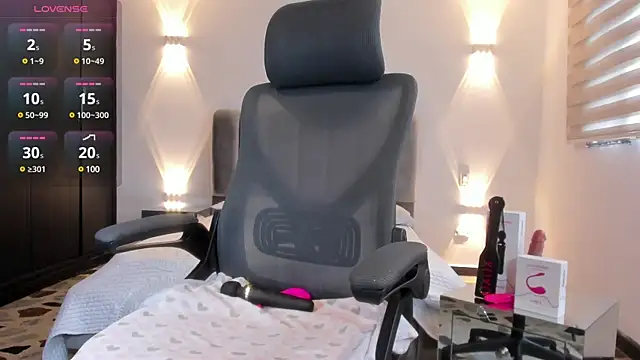 AnaRuiz online show from 7, 3, 2025