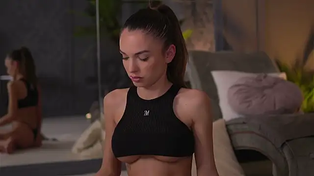 EsmeAinsley online show from 25, 1, 2025