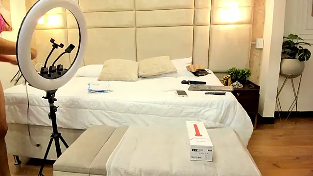 Victoria-Harper online show from 8, 3, 2025