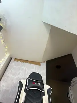 JulianaCastillo online show from 6, 1, 2025