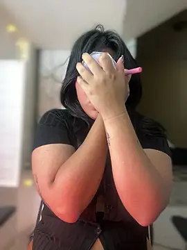 JulianaCastillo online show from 10, 1, 2025