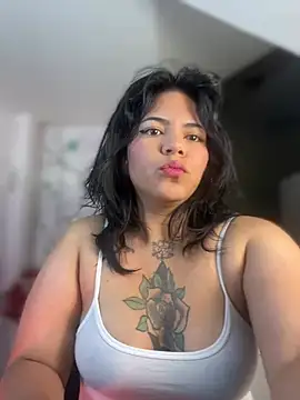 JulianaCastillo online show from 17, 1, 2025