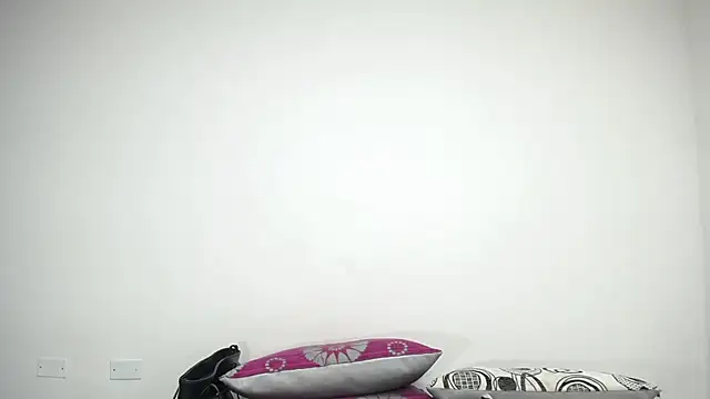 CrushOnMe  online show from 15, 5, 2026