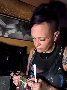 renegade vyxxen online show from 21, 4, 2026