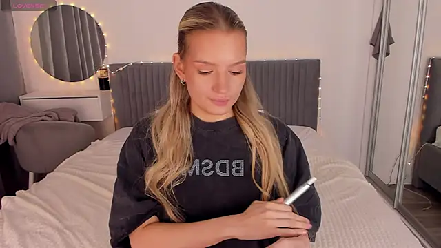 Snapshot of CassieRayss chatting on 7, 5, 2026 CassieRayss online show from 7, 5, 2026