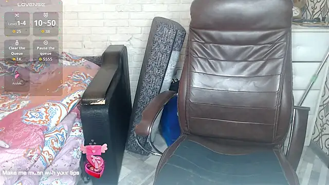 Snapshot of Olivialili chatting on 6, 10, 2025 Olivialili online show from 6, 10, 2025