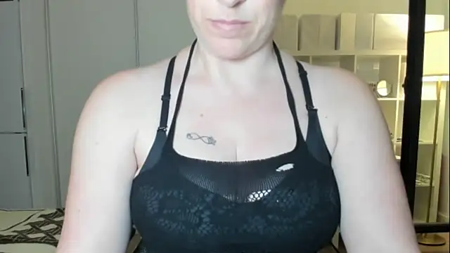 emmita69  online show from 1, 10, 2025