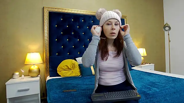Snapshot of HaileyMoonn chatting on 17, 12, 2024 HaileyMoonn online show from 17, 12, 2024