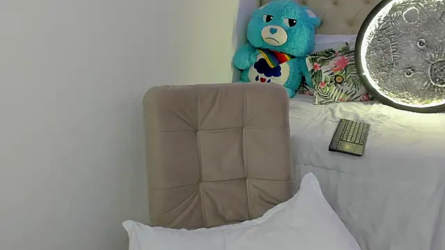 Snapshot of Helleamazing chatting on 3, 5, 2026 Helleamazing online show from 3, 5, 2026