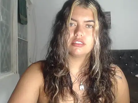 Snapshot of sweetkitty_16 chatting on 2, 10, 2025 sweetkitty 16 online show from 2, 10, 2025