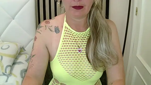 xxNoeliaxx online show from 16, 4, 2026