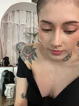 LiliJones  online show from 17, 4, 2026