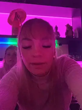 Snapshot of LizzyLush_ chatting on 12, 9, 2025 LizzyLush online show from 12, 9, 2025